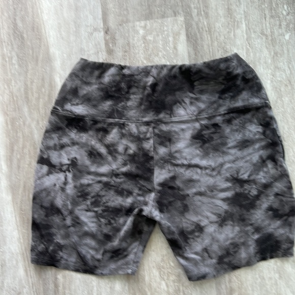 Rachel Zoe womens gray&black tie dyed athletic shorts - Picture 3 of 4